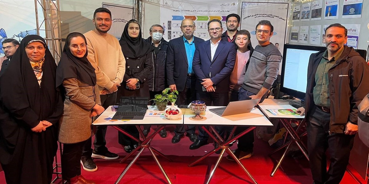 غرفه دانشکده مدیریت و اقتصاد در بخش نمایشگاه شب علم دانشگاه تربیت مدرس 