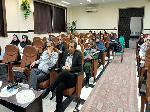 نشست صميمانه دانشجویان و هیات رئیسه دانشکده علوم زیستی 